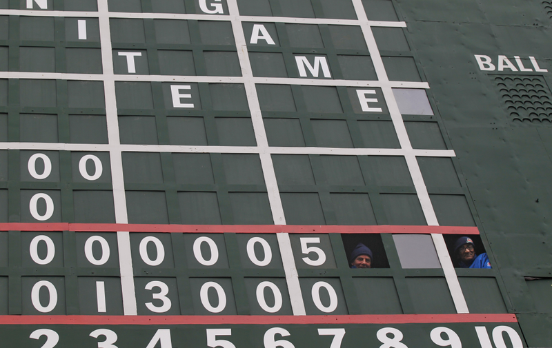 Illustration for article titled Rare Photos Of Wrigley's Scoreboard Mark Its 100th Anniversary